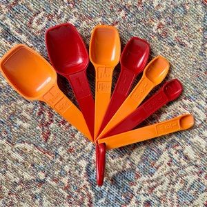 Tupperware measuring spoon set. Vintage